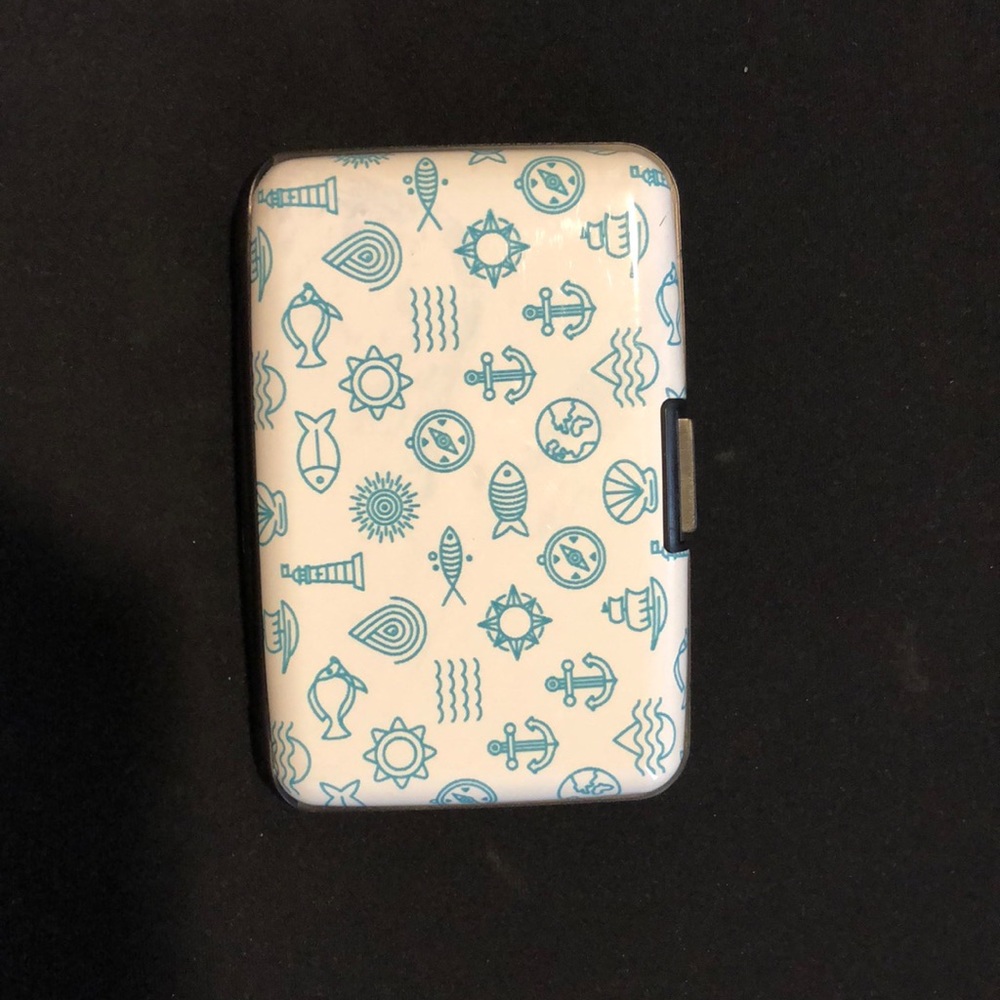Aluminum  wallet